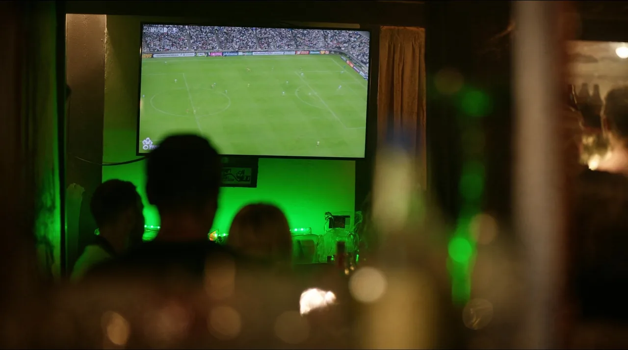 Como exibir futebol e esportes no seu bar dentro da lei